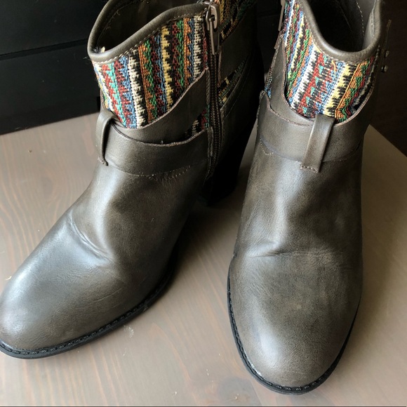 Aztec patterned grey ankle boot - Picture 7 of 9